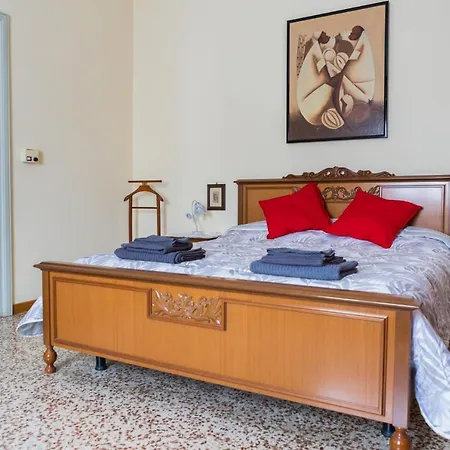 A Pochi Passi Dal Centro E Dall'ospedale Di * بارما