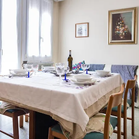 A Pochi Passi Dal Centro E Dall'ospedale Di بارما