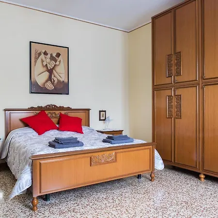 A Pochi Passi Dal Centro E Dall'ospedale Di Appartement *