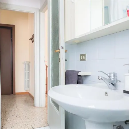 A Pochi Passi Dal Centro E Dall'ospedale Di Apartamento *